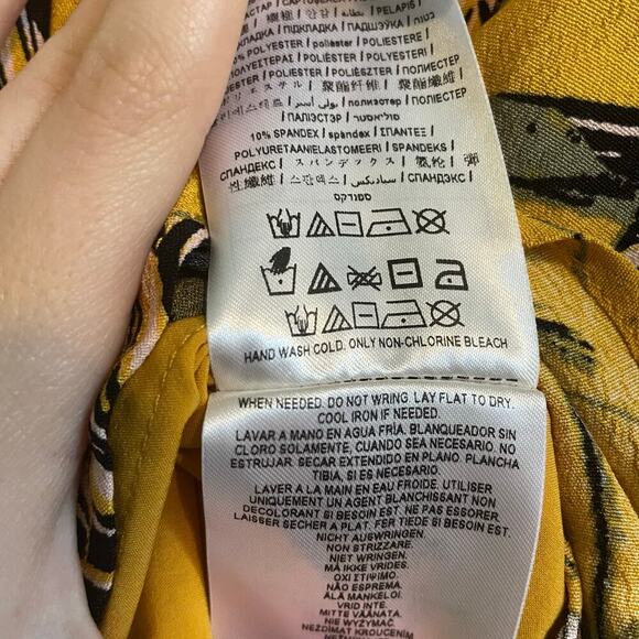 NWT GUESS Dress Yellow Palm Print Cascade Front V-Neck Ruffle Bottom Size Small - Picture 10 of 10